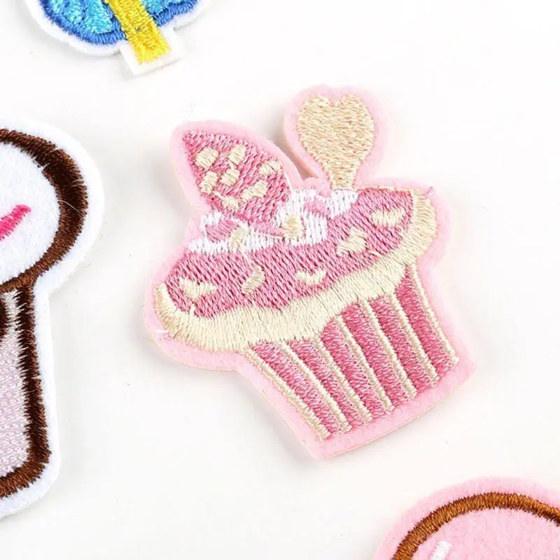 14PCS漫画カップケーキDIY装飾パッチは刺繍縫製アップリケの鉄