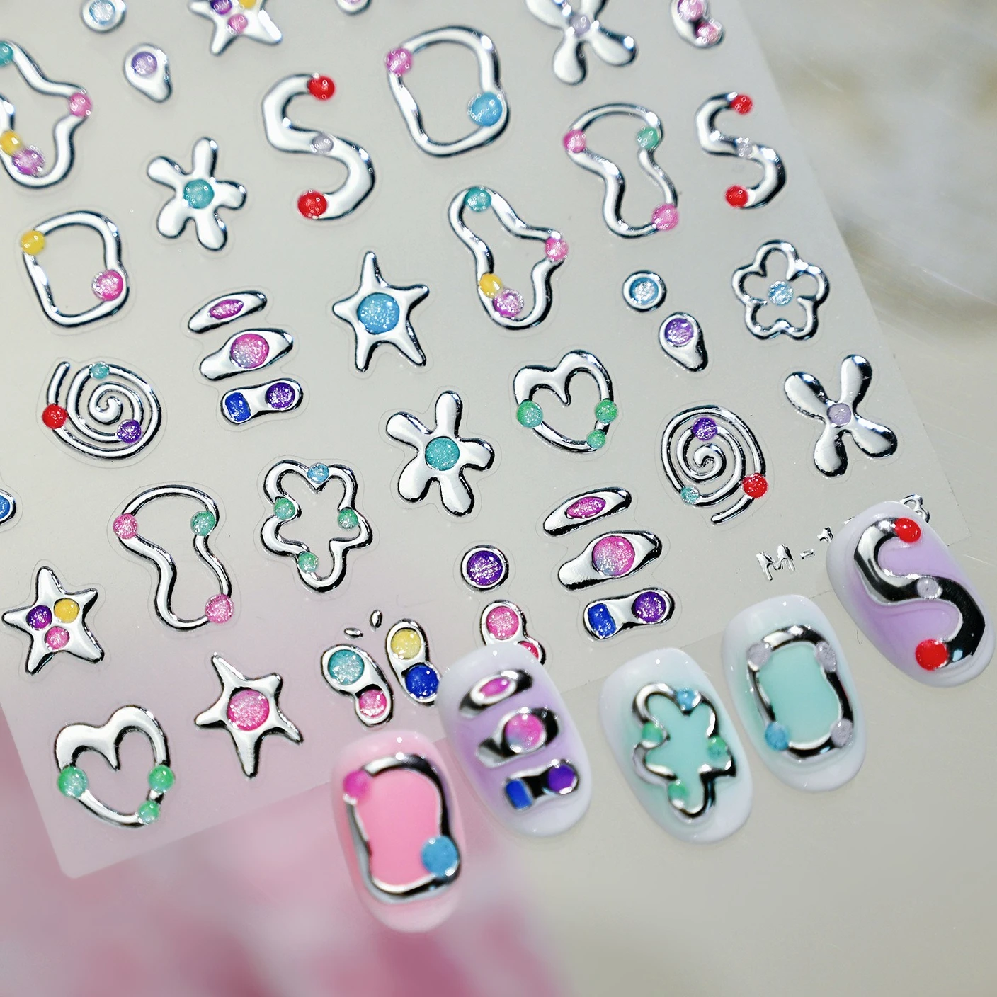 パンクシルバーメタルラインスターフラワーラブハートカラフルな蝶ネイルアートステッカーホラーハロウィンデコレーションマニキュアデカール