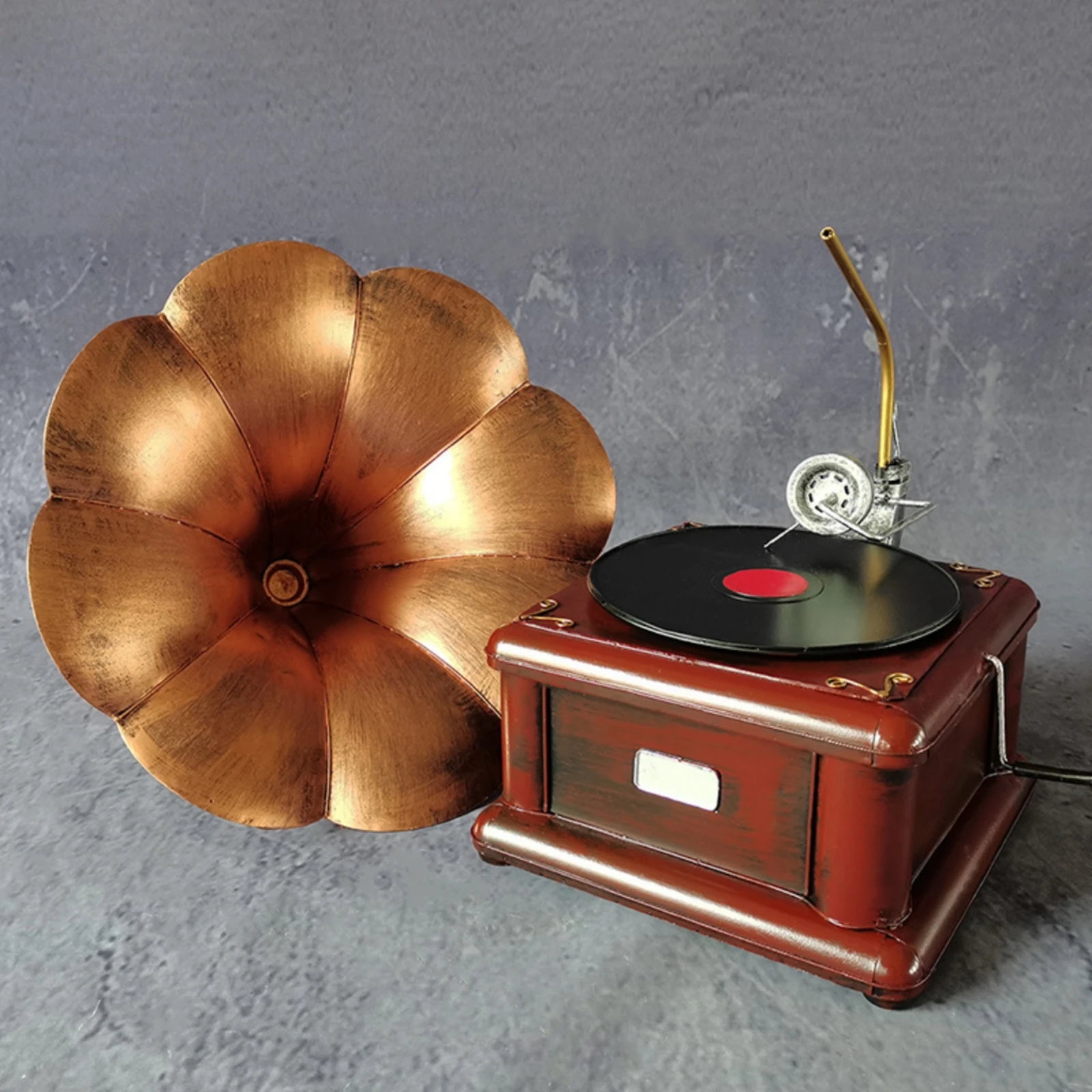 Retro Gramophone with Amplifier Sculptural Decorative Gramophone Phonograph Ornament Luxurious Collectible Sturdy for Decorators