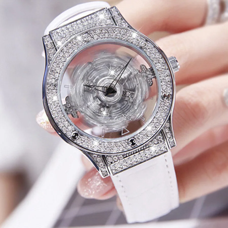 Montre à quartz en cuir étanche pour femme, diamant, lumière, creux, ciel complet, étoile, papillon, mode féminine, luxe, nouveau, 2024