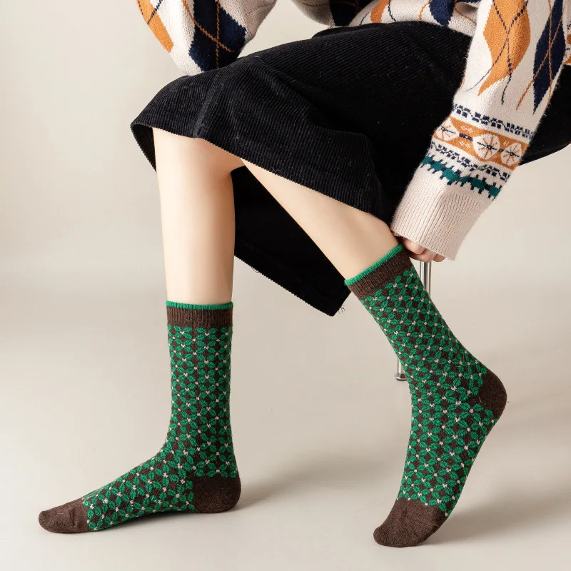 5 pairs of random long socks for women, fashionable winter cold proof and warm wool socks, thick Geomeric pattern socks