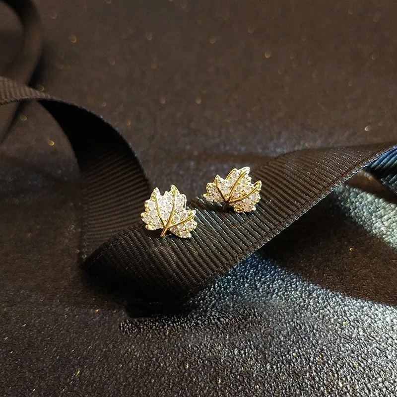 Exquisite rote Strass Zirkon Ahornblatt Ohrstecker für Frauen Vintage Persönlichkeit Kristall Ohrring Herbst Winter Charm Schmuck – Detail 20