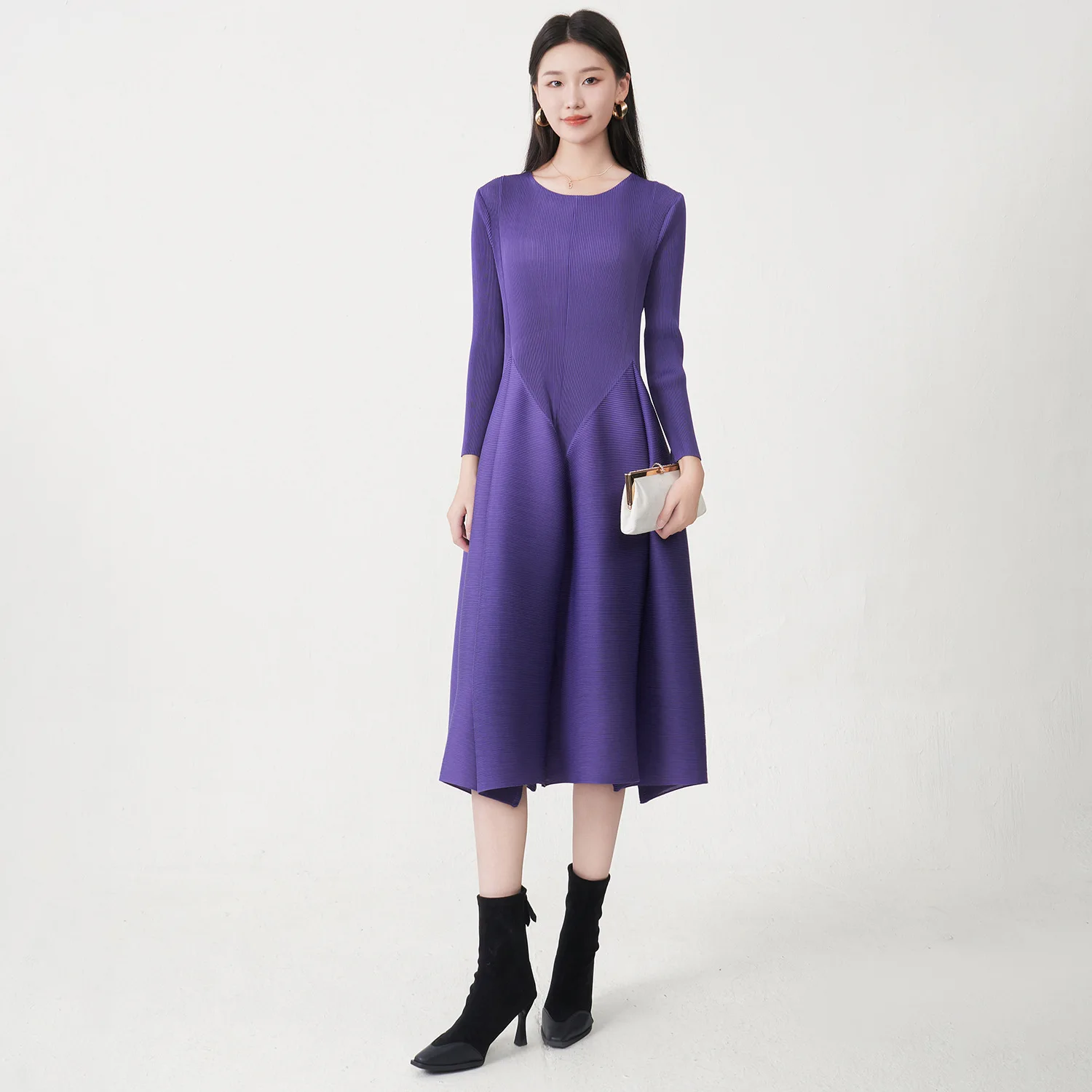 

Sanzhai Fold 2025 New Spring and Autumn Long Sleeve Dress, Atmospheric Fold Fashion, Loose and Elegant Pleated A Word Skirt