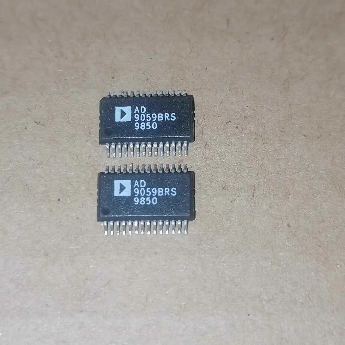 

AD9059BRSZ AD9059BRS AD9059 SSOP-28 Converter IC Chip