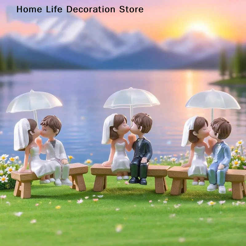 【TG】Mini Doll Umbrella-Holding Kissing Couple Figurines Ornament Lovers Figure Garden Wedding DIY Miniatures Desktop Decor Gifts