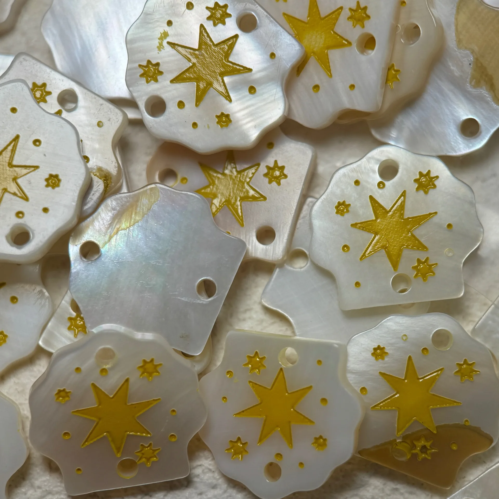 20Pcs/lot 15mm 3D Golden Cool Laser Natural Shell Button Spring Hemp Shirt Coat Hand Tent Small Clothes Decorative Accessories