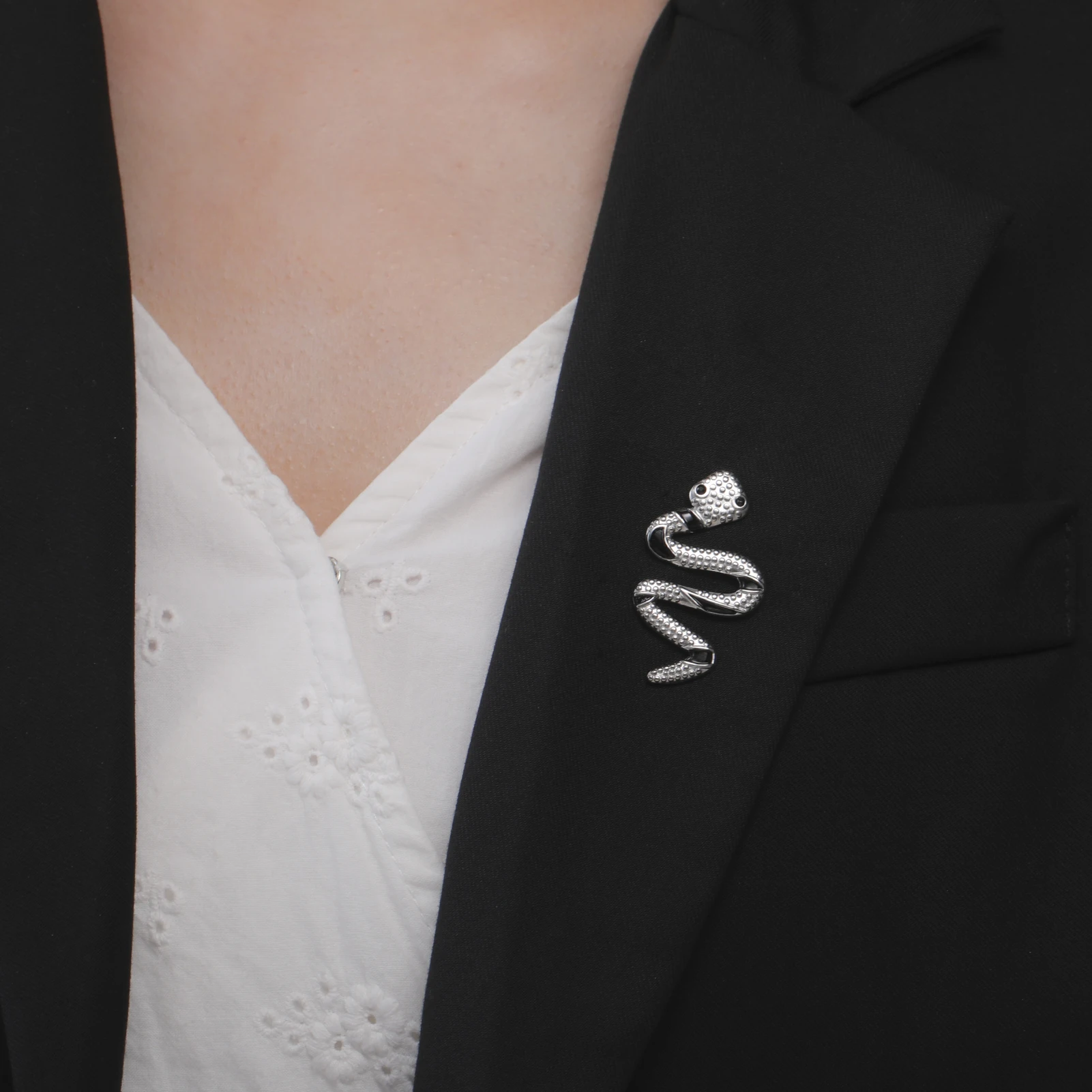 

Sipuris Bendy Snake Pin Brooch For Women Men Stainless Steel Hip Hop Punk Lady Luxury Metal Snake Animal Brooch Pins Jewelry