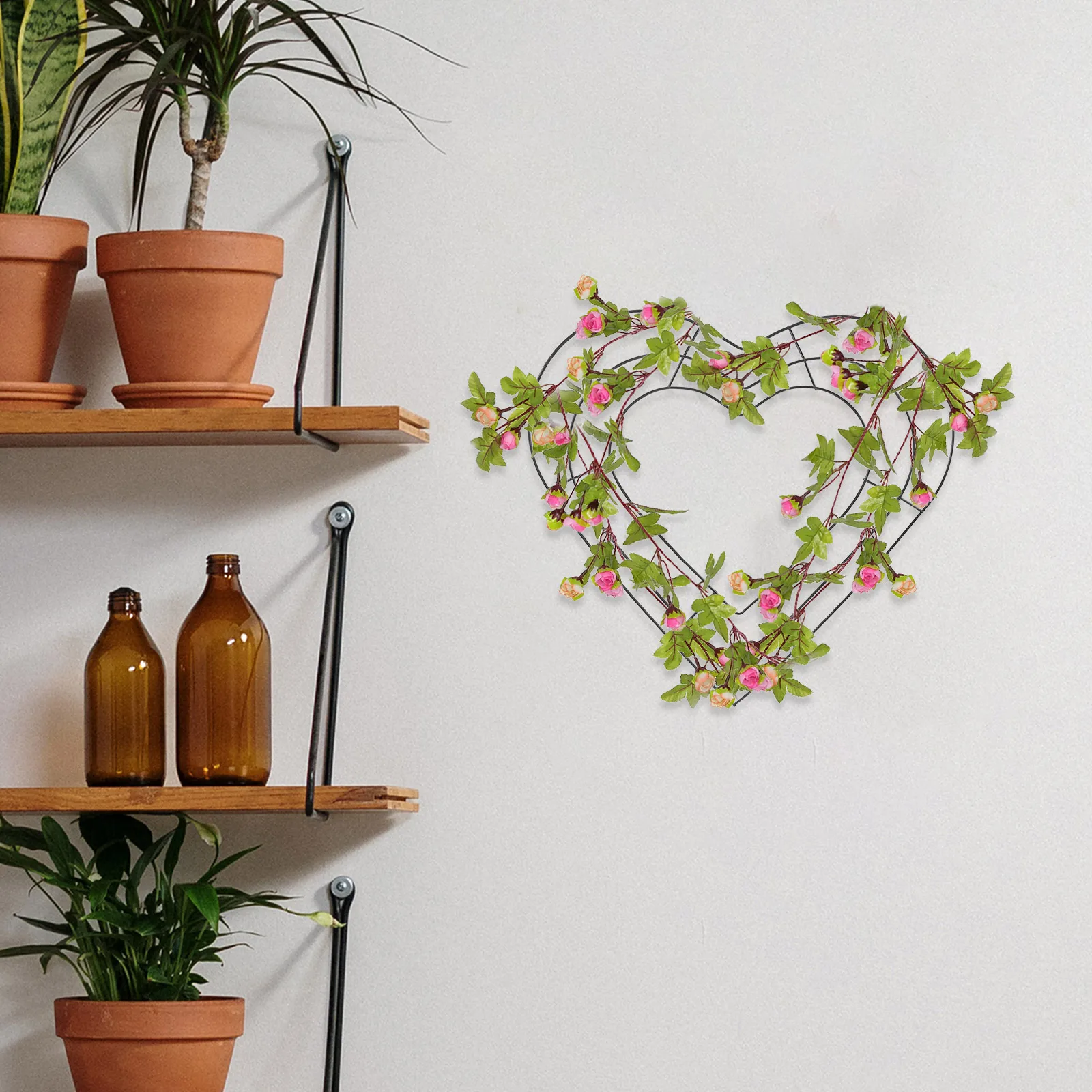 

2pcs Heart Shaped Wire Wreath Frame Metal Love Floral Craft DIY Decor for Valentine Wedding Garden Party Indoor