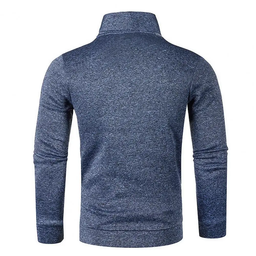 The loose cut of men's solid color sweatshirts can bring you comfort throughout the day.