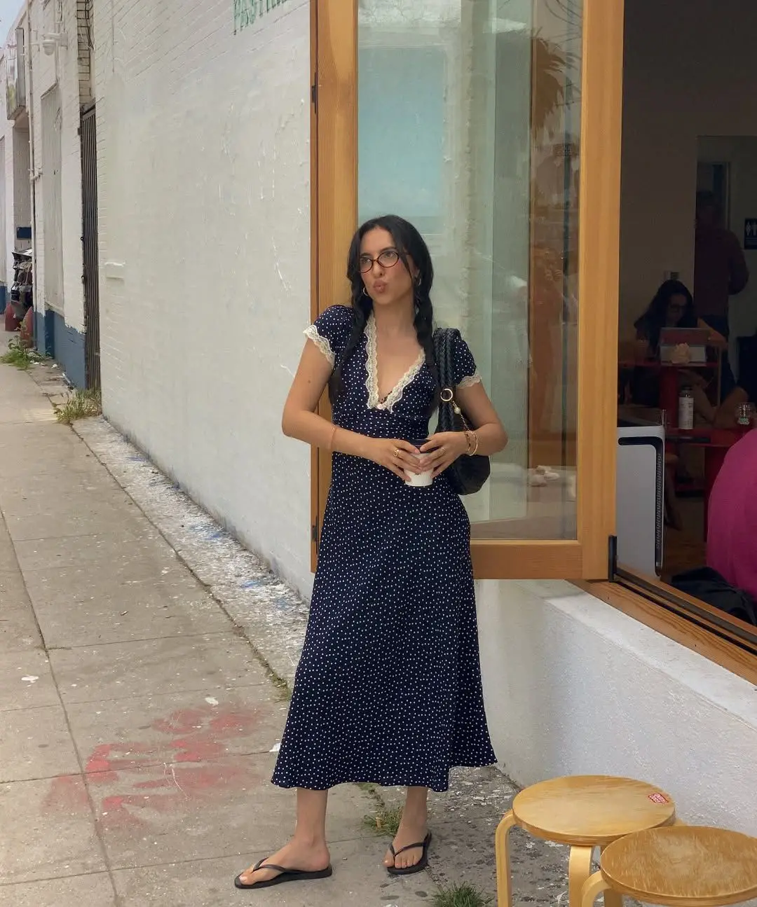YENKYE 2025, Damen-Kleid, marineblau, gepunktet, langes Kleid, Spitzenbesatz, V-Ausschnitt, kurze Ärmel, A-Linie, elegante Urlaubskleider, Sommer-Maxi-Robe – Detail 6
