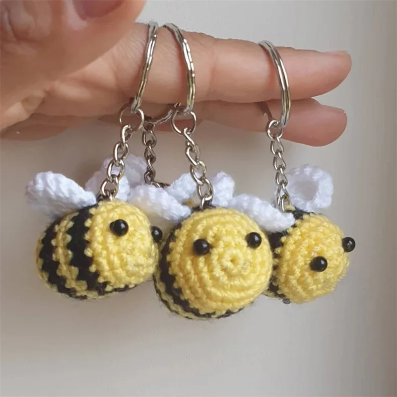 Novelty and Cute Knitting Bee keychain Weird keychain Fashionable and Novel Party Jewelry Suitable for Women To Give Her Gifts