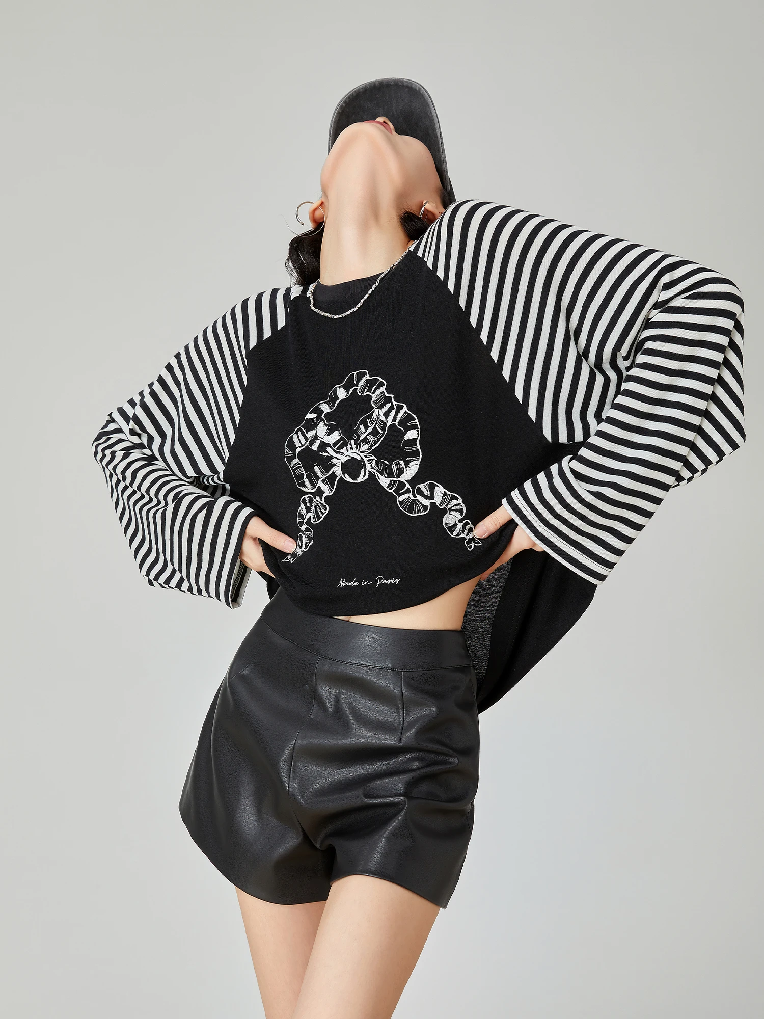 

Свободная женская футболка с длинным рукавом, черная, в полоску, с вышивкой, в стиле пэчворк, модная, для повседневной носки, из полиэстера, весенняя коллекция