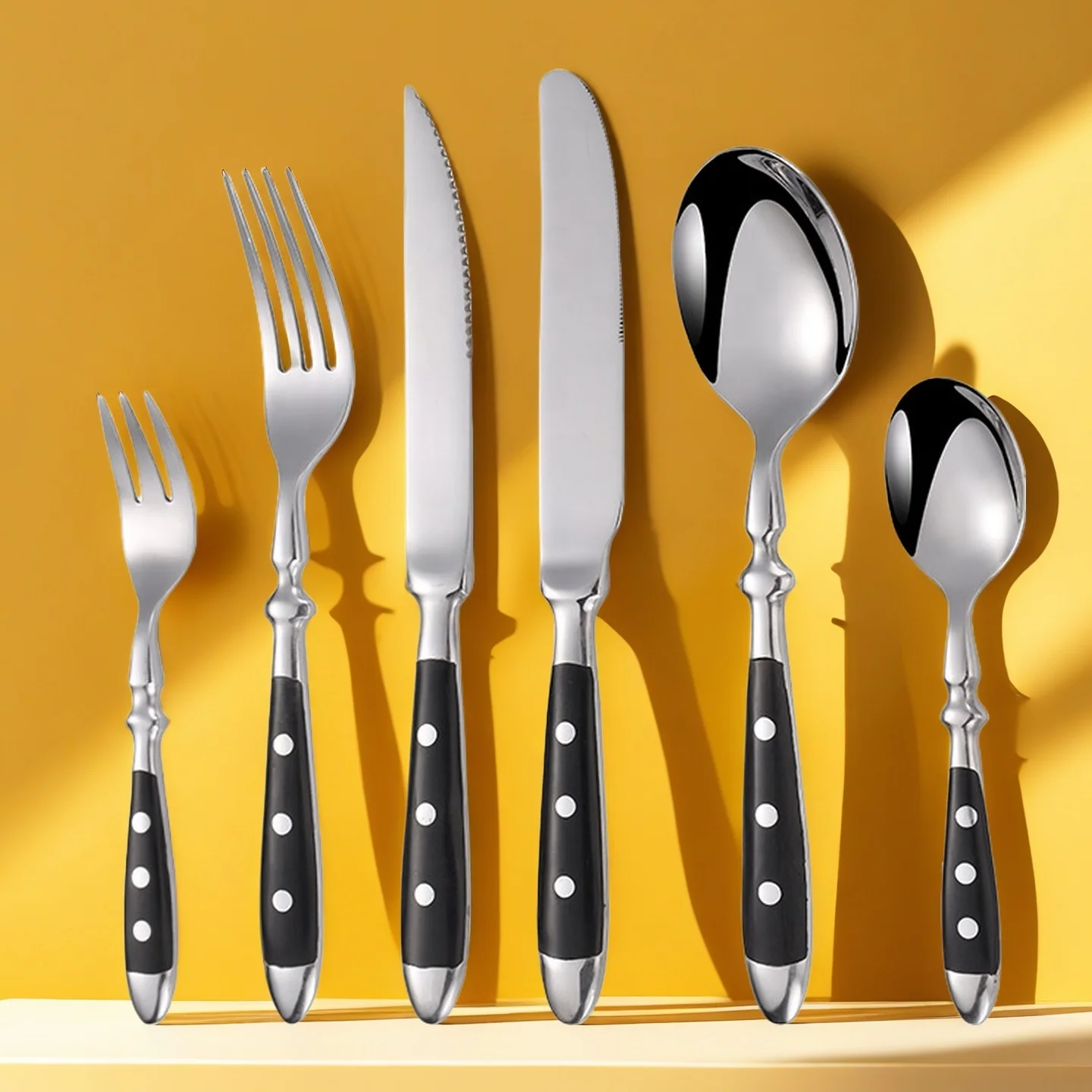 Juego de cucharas y tenedor con cuchillo de mesa de acero inoxidable para Hotel, cucharadita, tenedor de té, cuchillo para carne, cubiertos, juego de servicios para restaurante, mango de madera negro