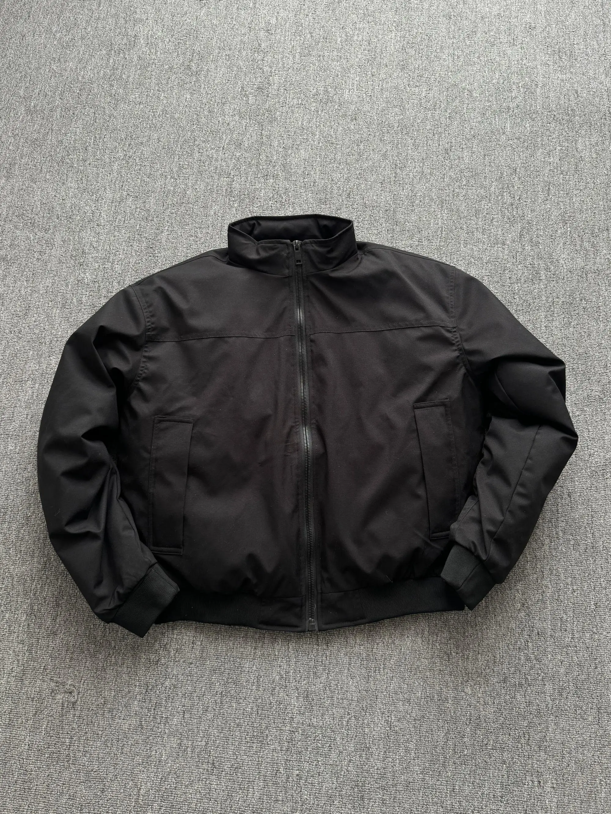 سترات منتفخة قصيرة للرجال معاطف شتوية دافئة خفيفة الوزن وياقة واقفة أمريكية فضفاضة ومتعددة الاستخدامات سترات كاجوال للشارع