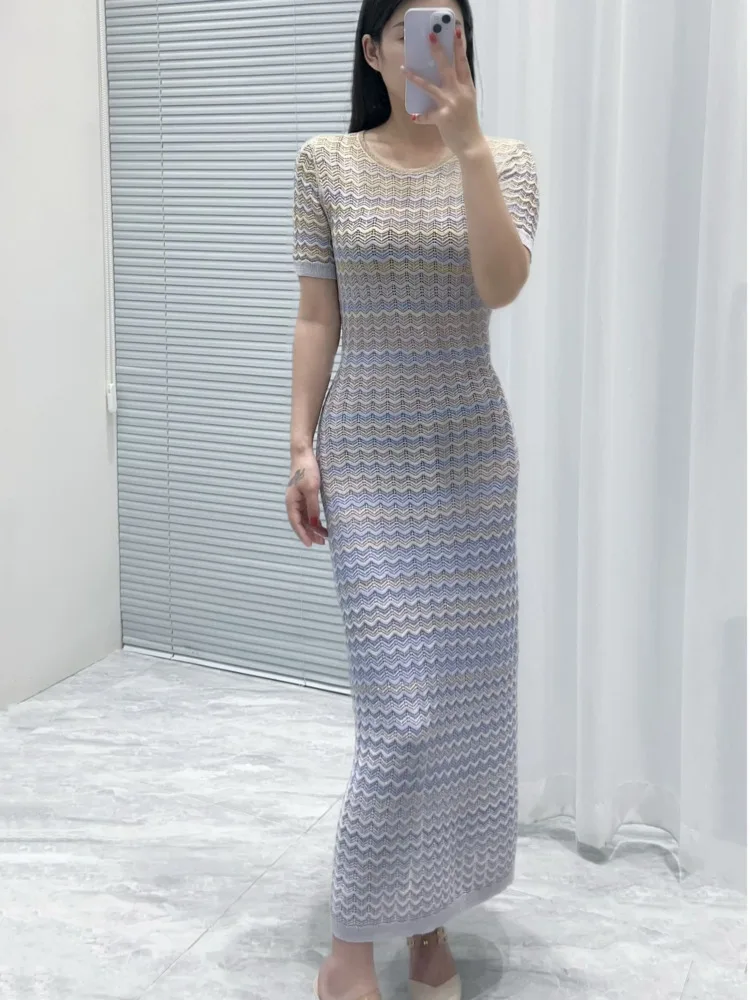 CHUJIE 2025 サマーニットワンピース |   カラーグラデーションデザインラウンドネックスリムフィットTシャツドレス |   ファッションレディースドレス