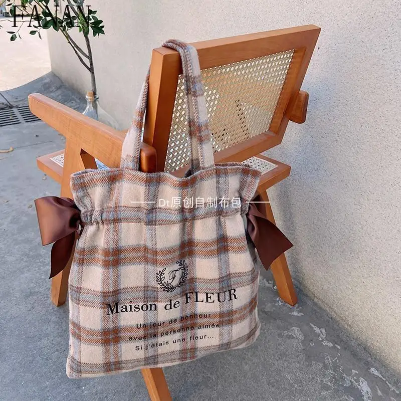 

Новинка 2025, сумки-тоут в корейском стиле с бантом, новые осенние и зимние женские сумки, шерстяные клетчатые женские сумки с ручками сверху