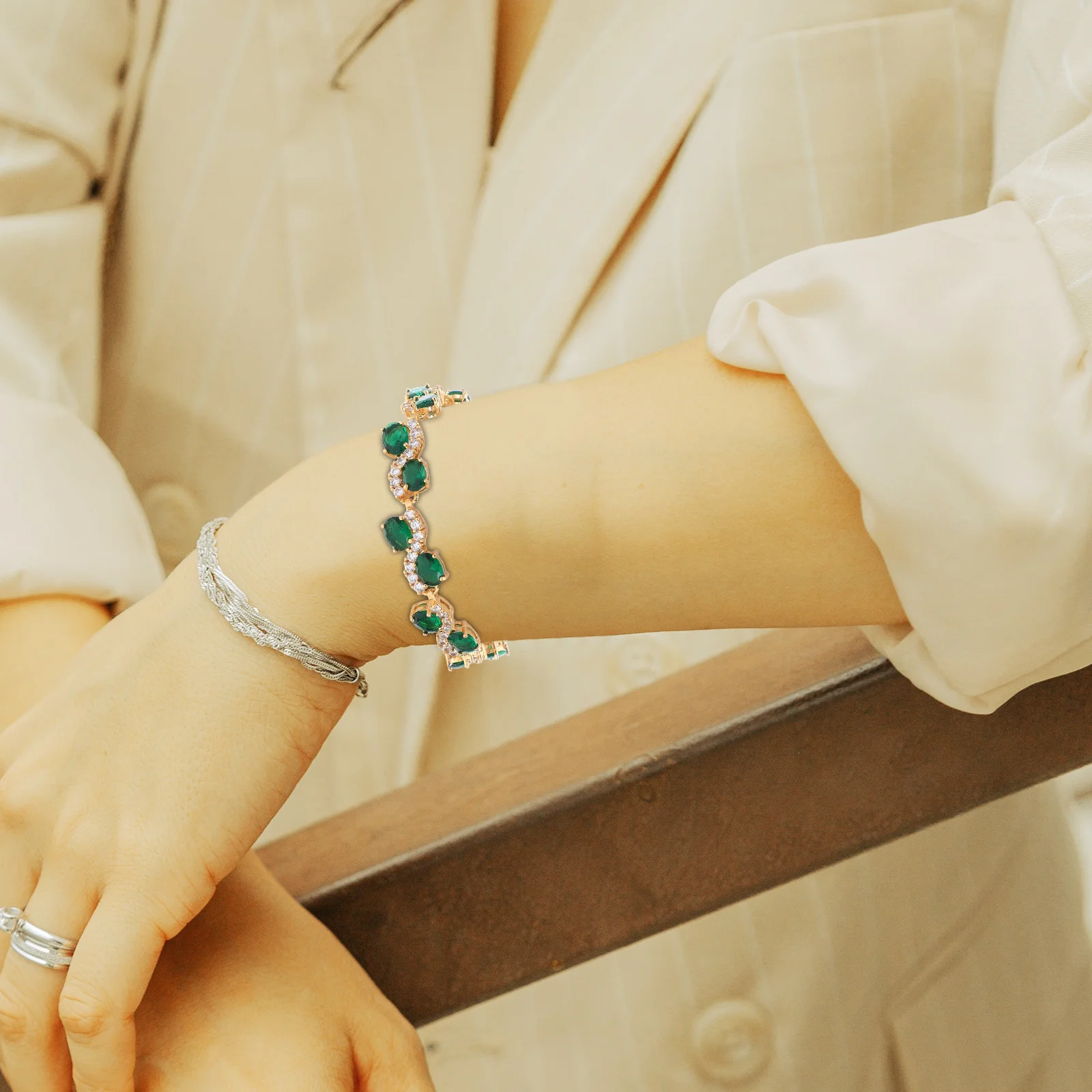 

Elegant Bangle Bracelet for Women Zircon Stone Fashion Jewelry Lightweight Luxury Wristband for Party Wedding Gift