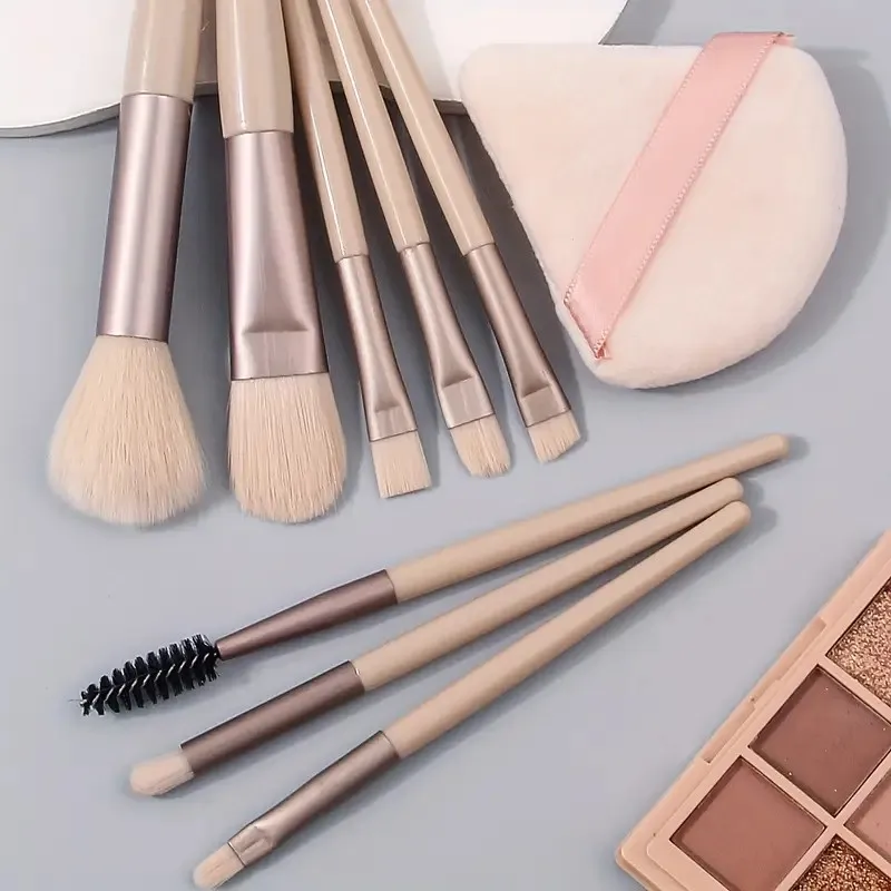 8 mini brosses + bouffée de velours double face |   Pour poudre/blush/fard à paupières/Mascara |   Idéal pour les voyages | Parfait pour le maquillage en déplacement