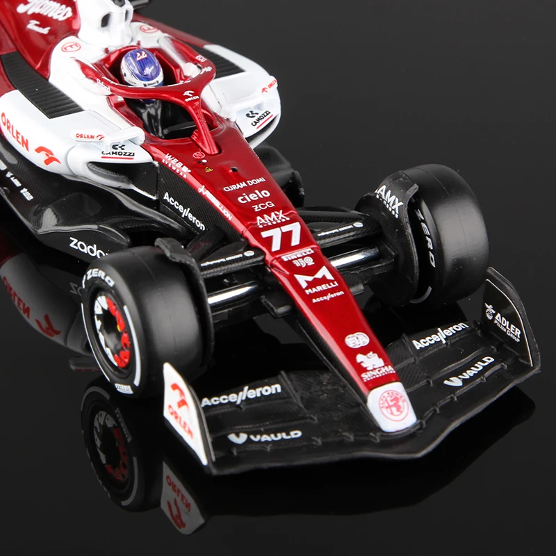 Bburago 1:43 Alfa Romeo F1 Team Orlen C42 #77 Bottas 2022 Racing 24# Guanyu Formula One Alloy Car Model Toy Die Cast Voiture