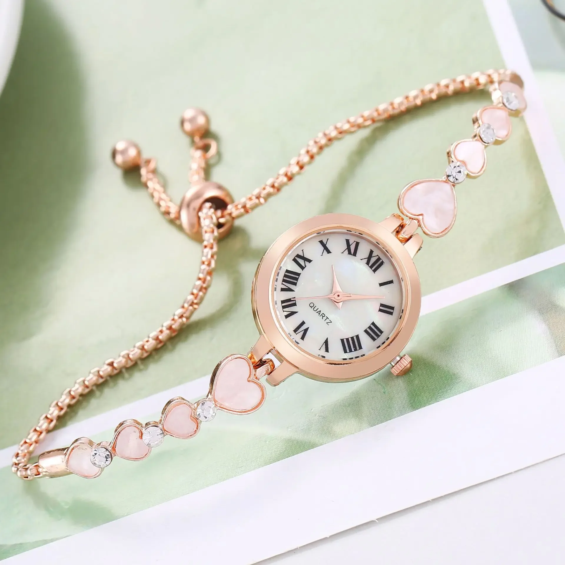 Ladies Thin Belt Wristwatches Love Peach Heart Bracelet Watch Rhinestone Shell Small Dial Bracelet Watch Retractable Adjustment