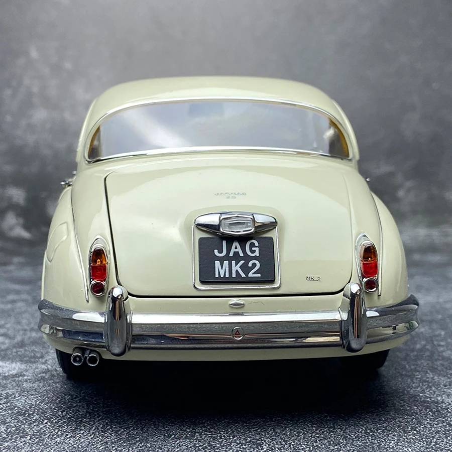 MODEL ICONS 1 18 Jaguar MARK 2 Alloy car model Classic car Static display Holiday gift Classic old car collection