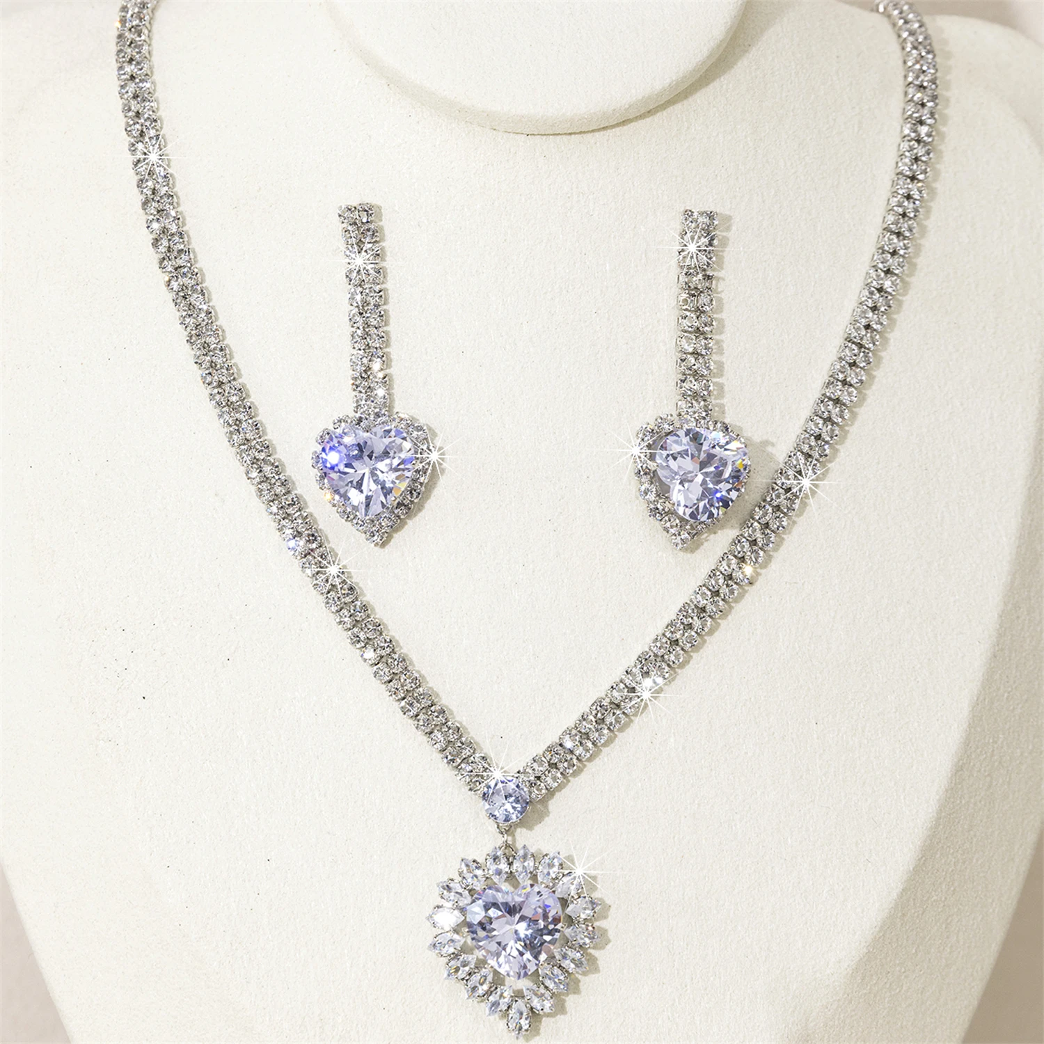 2-teiliges Luxus-Zirkon-Herz Halsketten-Ohrringe-Set für Damen Mode Brautschmuck-Set Hochzeitsfeier Prachtvoller Funkelnder Schmuck