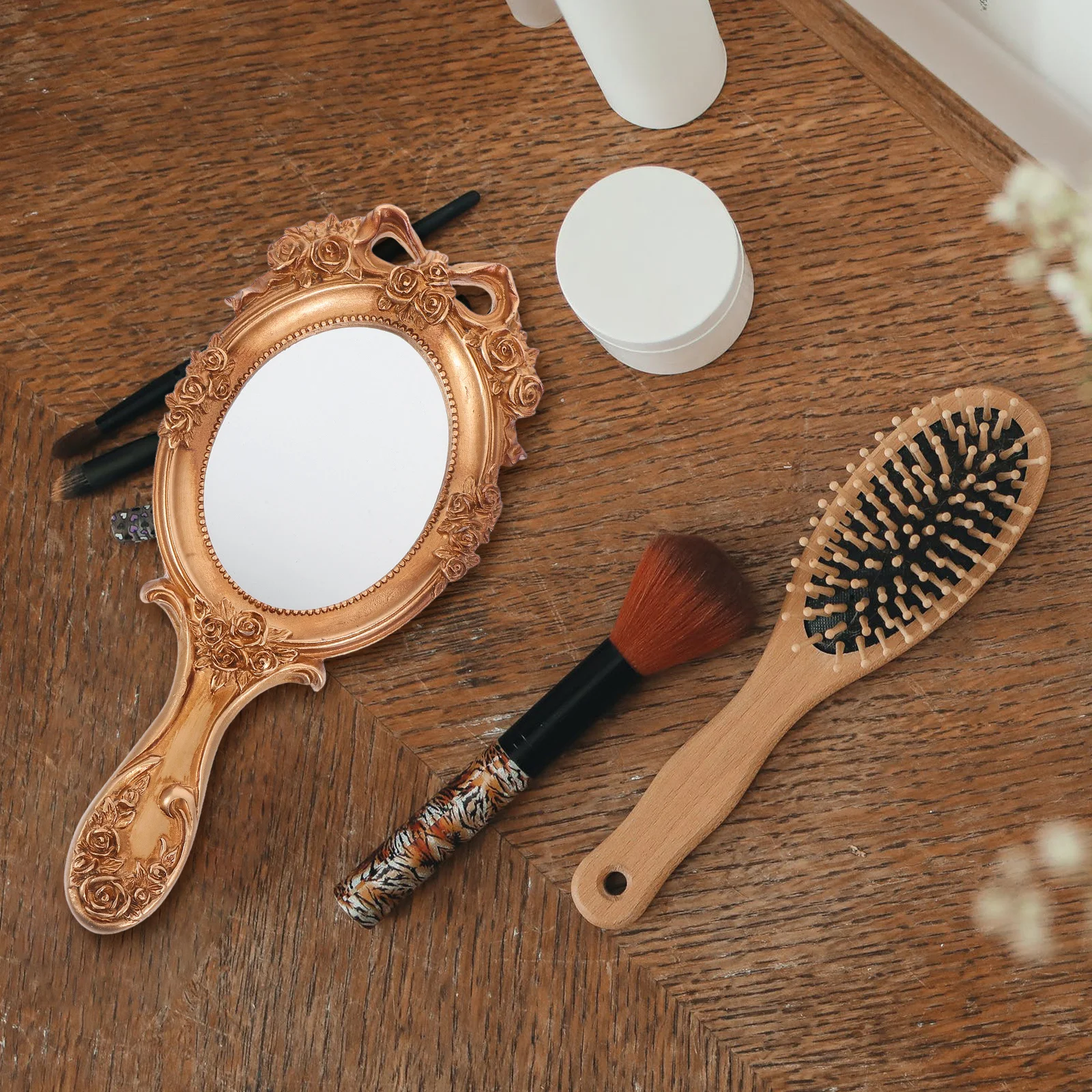 

Vintage Hand Mirror Embossed Resin Design Portable Travel Makeup Mirror for Women Handheld Vanity Retro Delicate