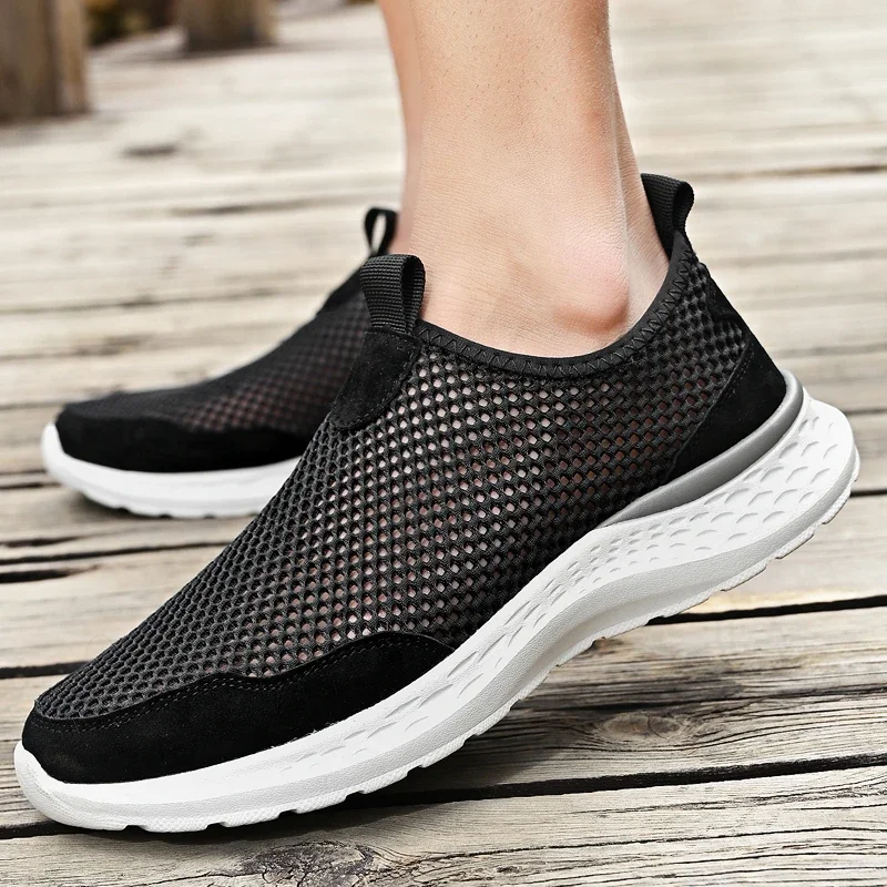 Scarpe da uomo 2023 vendita calda Slip on scarpe vulcanizzate da uomo autunno Solid Net Grid Sneakers versatili Casual con tacco basso traspiranti