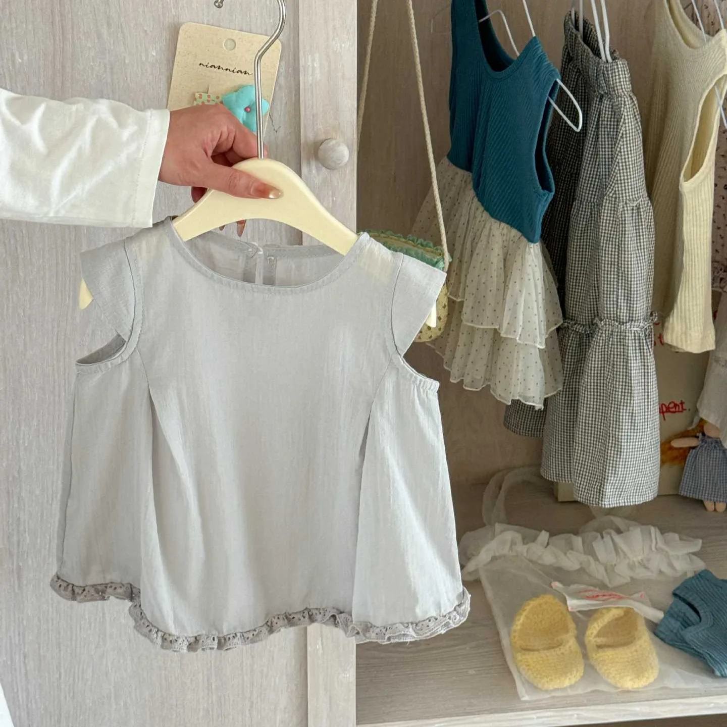 Top 2026 Summer New Korean Stylish Trendy Versatile Girls Flutter Sleeve Lace Doll Top Fashionable Stylish Designable