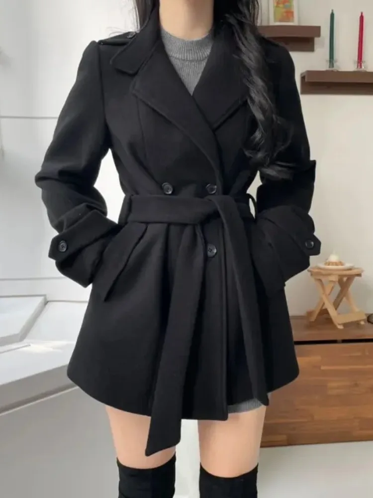 Retro Winter Coat Women's Long Waist-Cinching Double-Breasted Woolen Overcoat with Suit Collar in Black for All Seasons