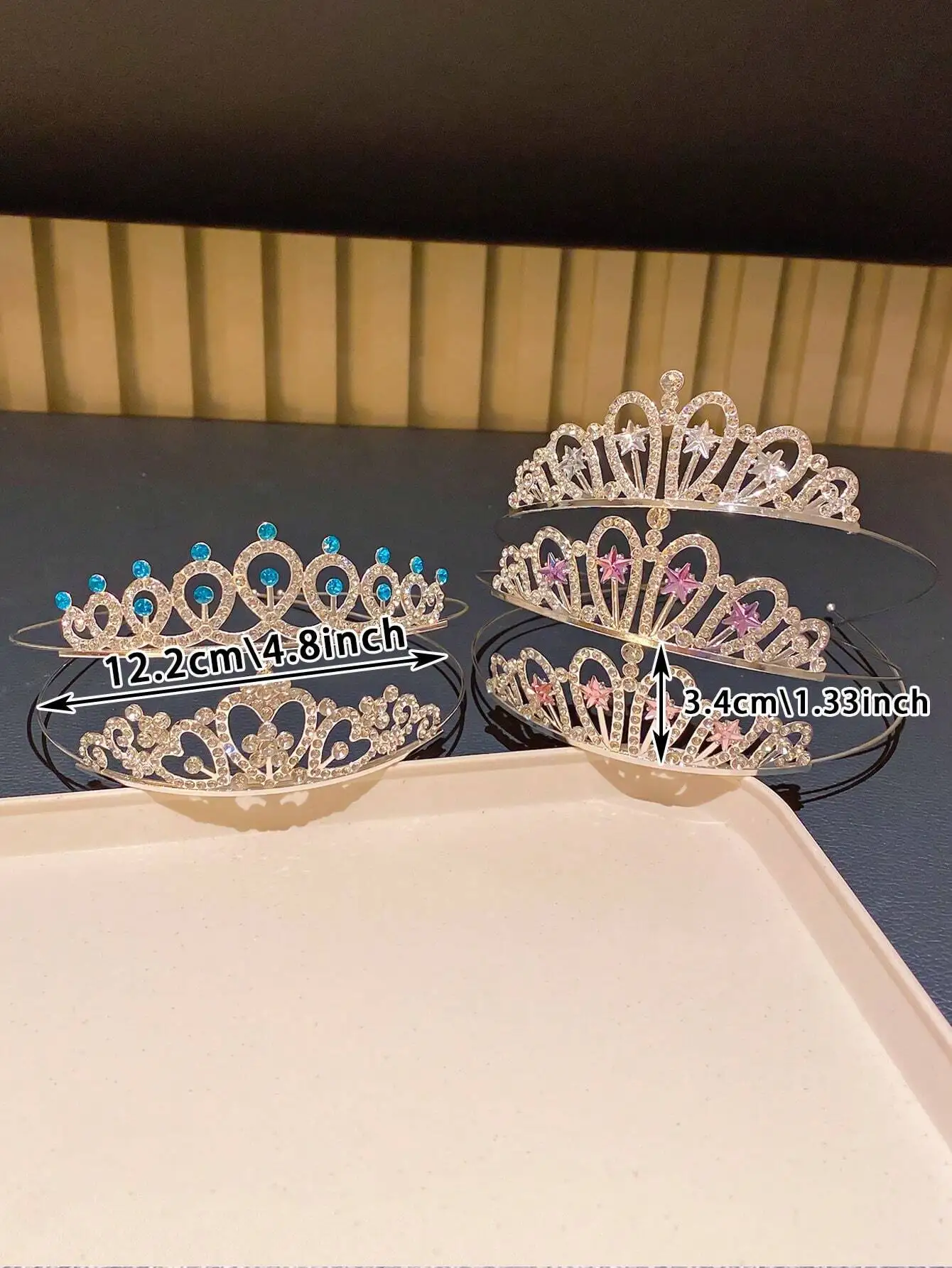 

Набор из 5 штук: Элитные короны для вечеринок/модных показов, идеально подходят в качестве подарка для гостей на свадьбу, день рождения, для участников выступлений и фестивалей.