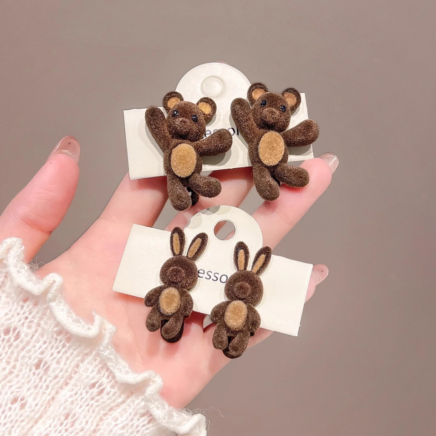 Waving Bear Hair Cl…