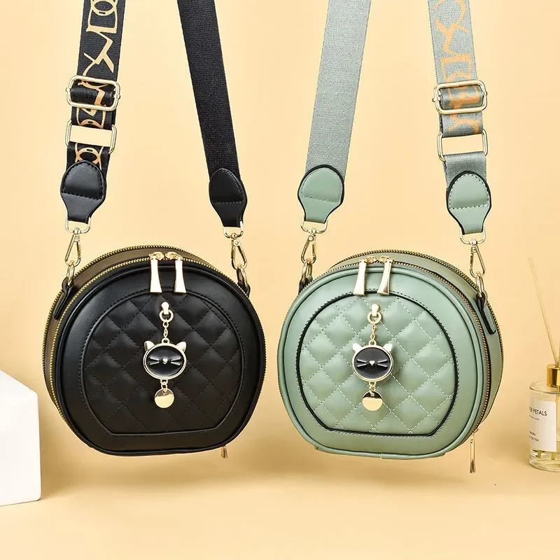 

Women's 2025 New Ins Korean Version Internet Celebrity Diamond Shoulder Crossbody Wide Strap Ladies Small Round Bag
