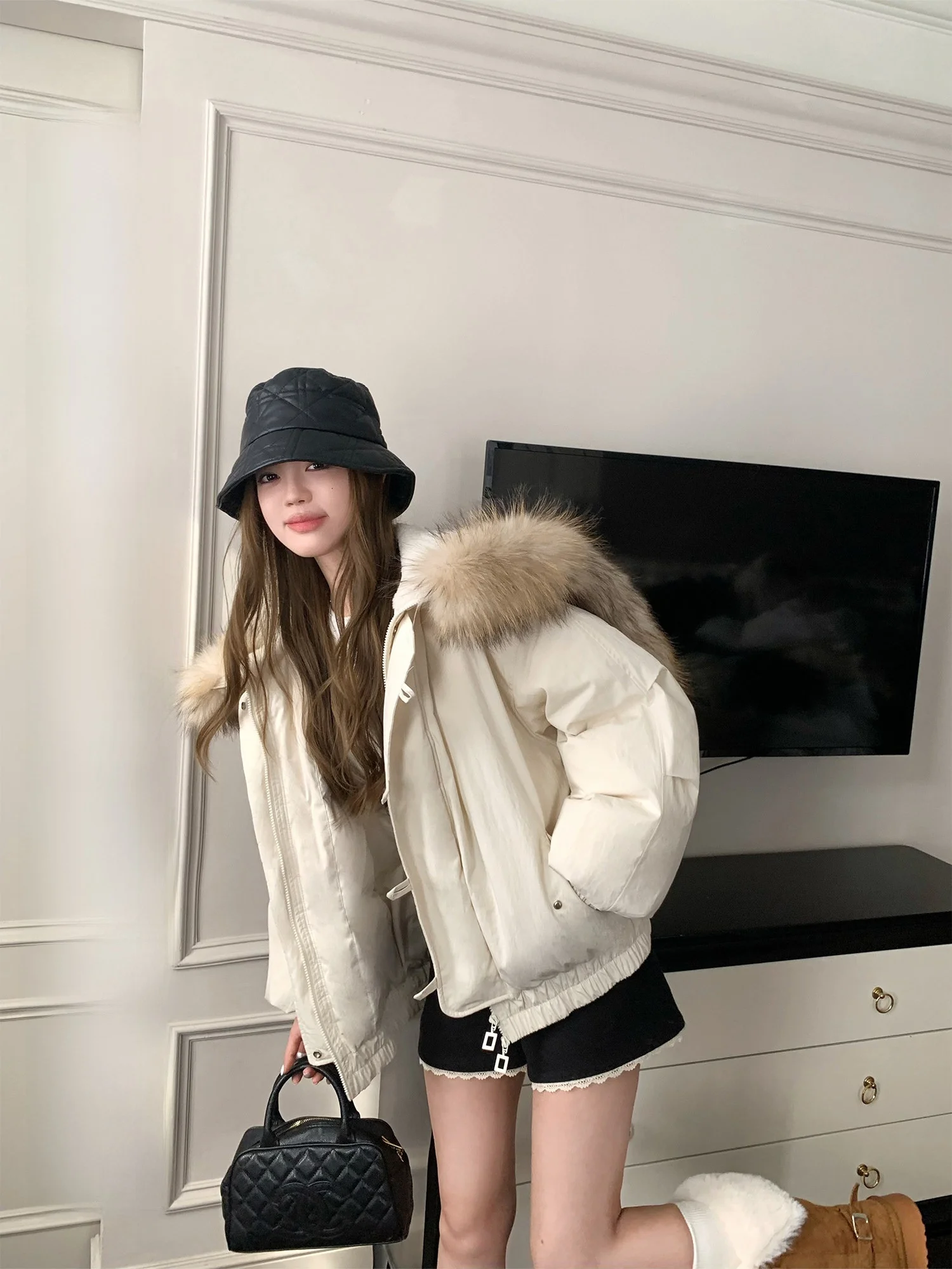 

Женская пуховая парка Yuzhiqi Amber Cow Horn молочно-белого цвета с воротником из меха енота, теплая, на осень-зиму, с длинными рукавами, на молнии