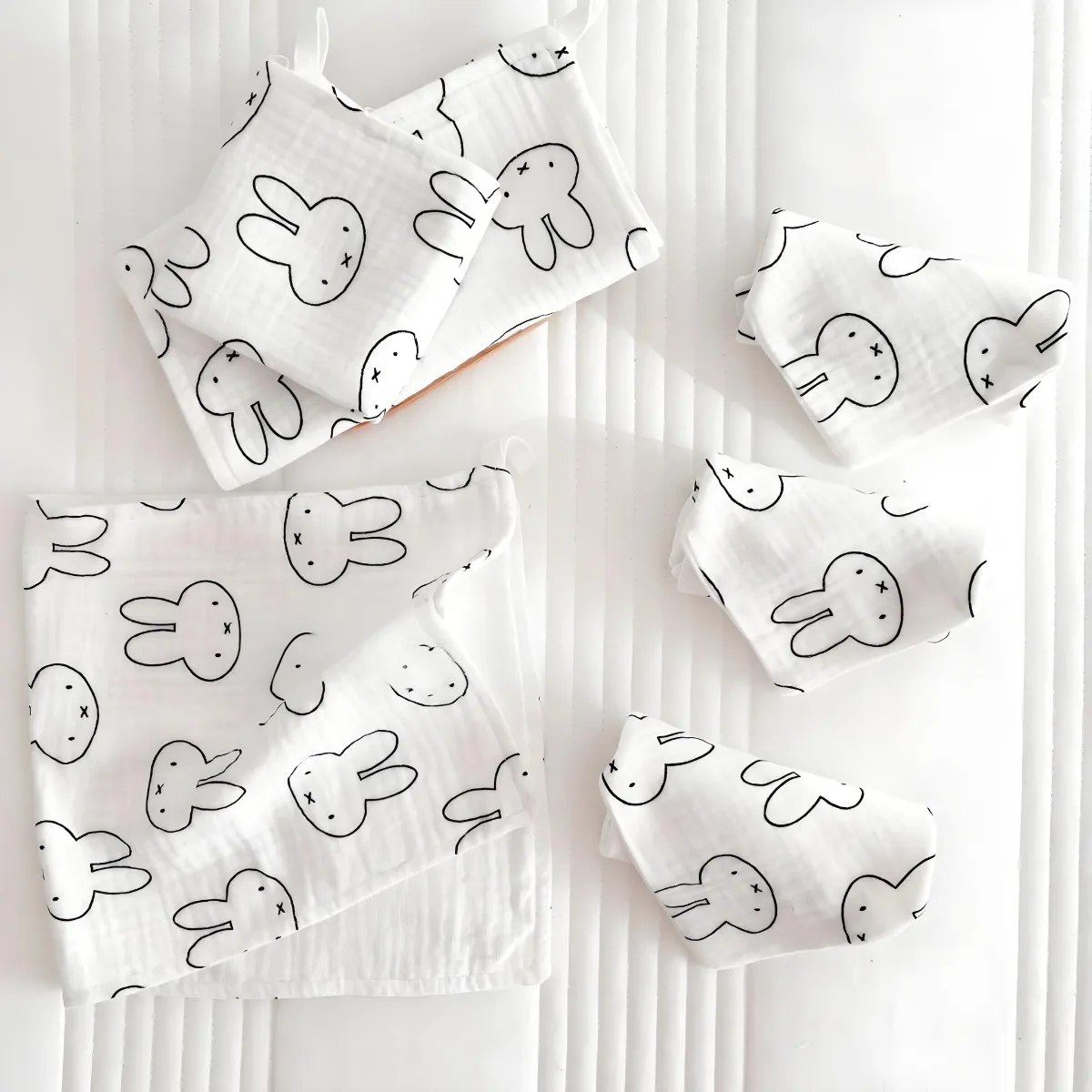 

Kawaii Miffy Rabbit Bath Towel Cute Cartoon Anime Pure Cotton Yarn Saliva Towel Milk Hiccup Towel A Gift for Children