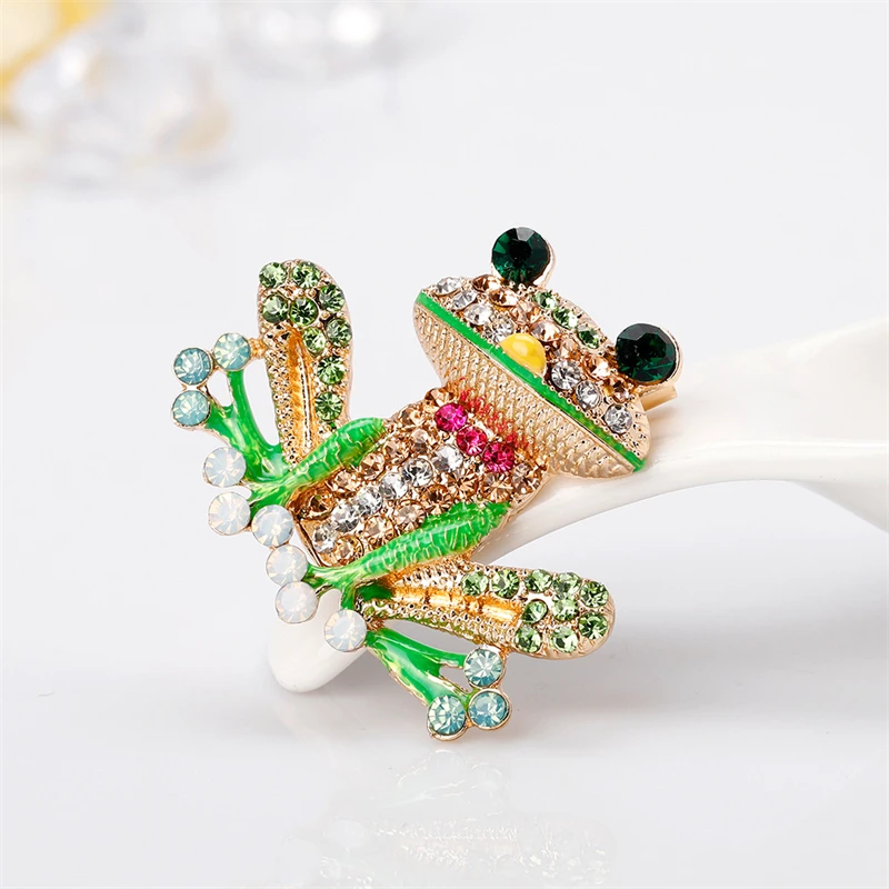 Cute Cat Squirrel Fish Penguin Frog Elephant Rabbit Brooch Collar Pins Corsage Animal Badges Jewelry for Women Brooches