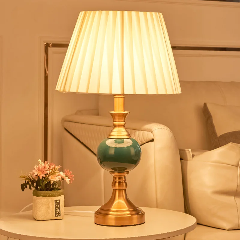 American retro bedroom bedside lamp creative and simple European home master bedroom ceramic warm wedding desk lamp atmosphere l