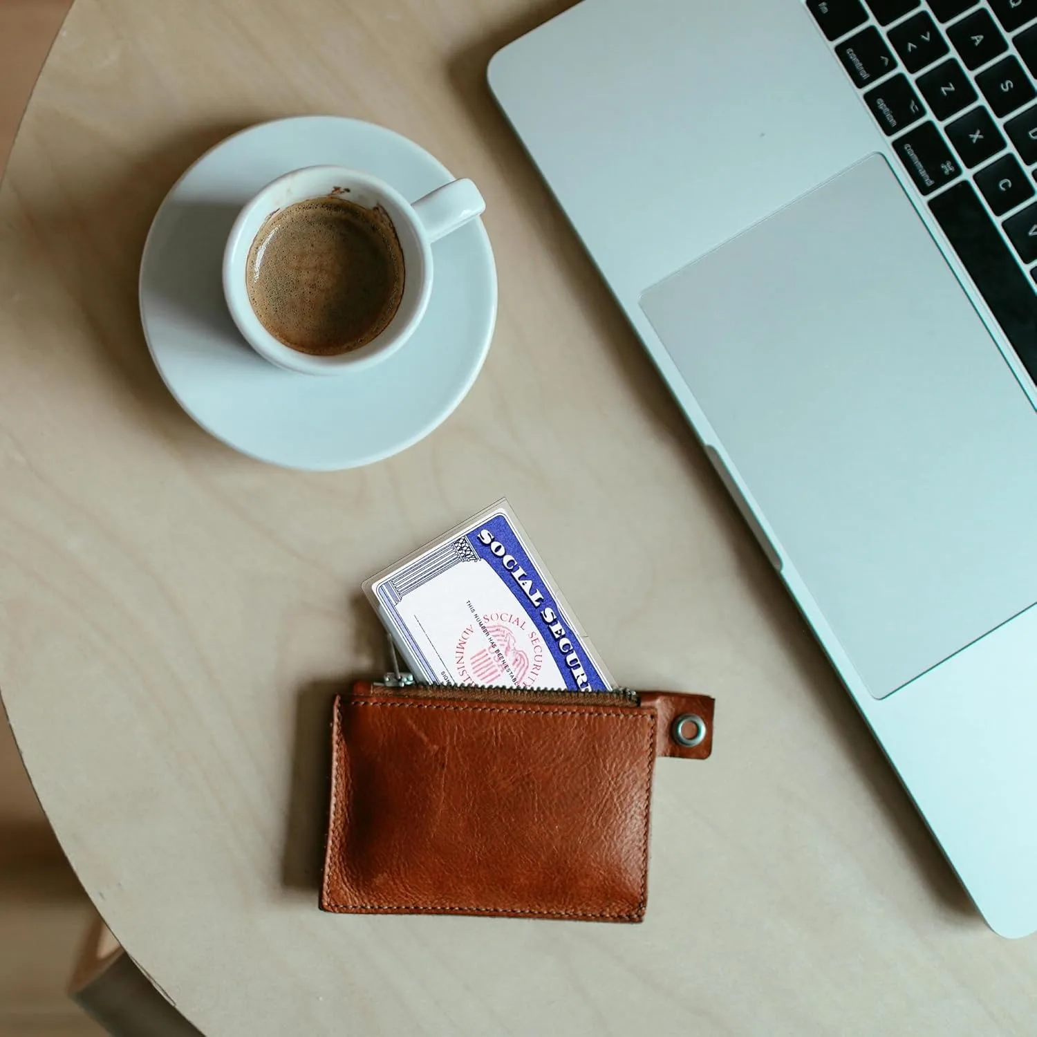 10 قطع من الأكمام الواقية للبطاقات الشفافة، تناسب بطاقات 3.82 × 2.32 بوصة (SSN/رخصة القيادة/الائتمان)، متعددة الاستخدام