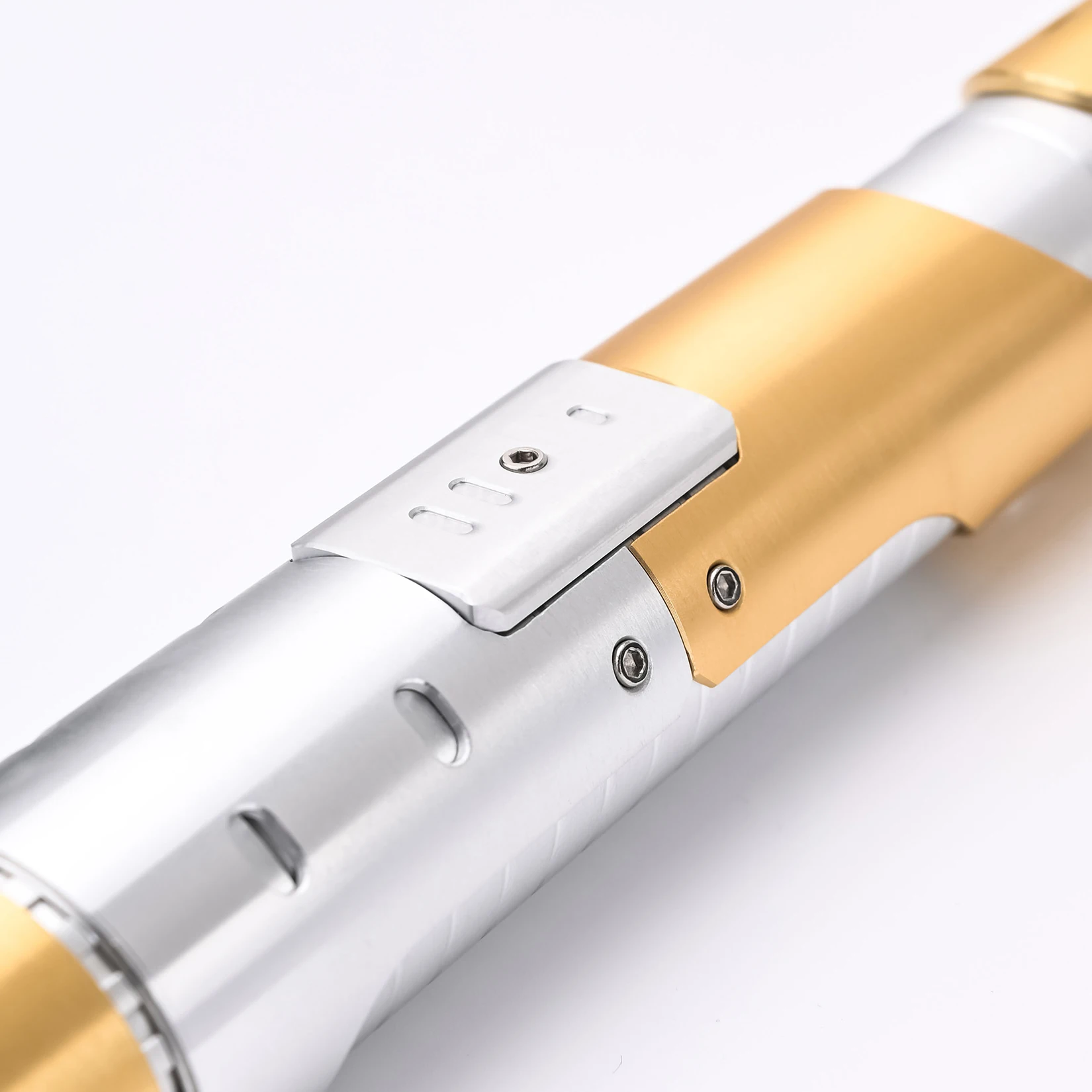 Txqstoudio tripulação metal punho cartão sd bluetooth pesado duelo espada laser balanço suave para adulto sabre de luz sem lâmina sabre