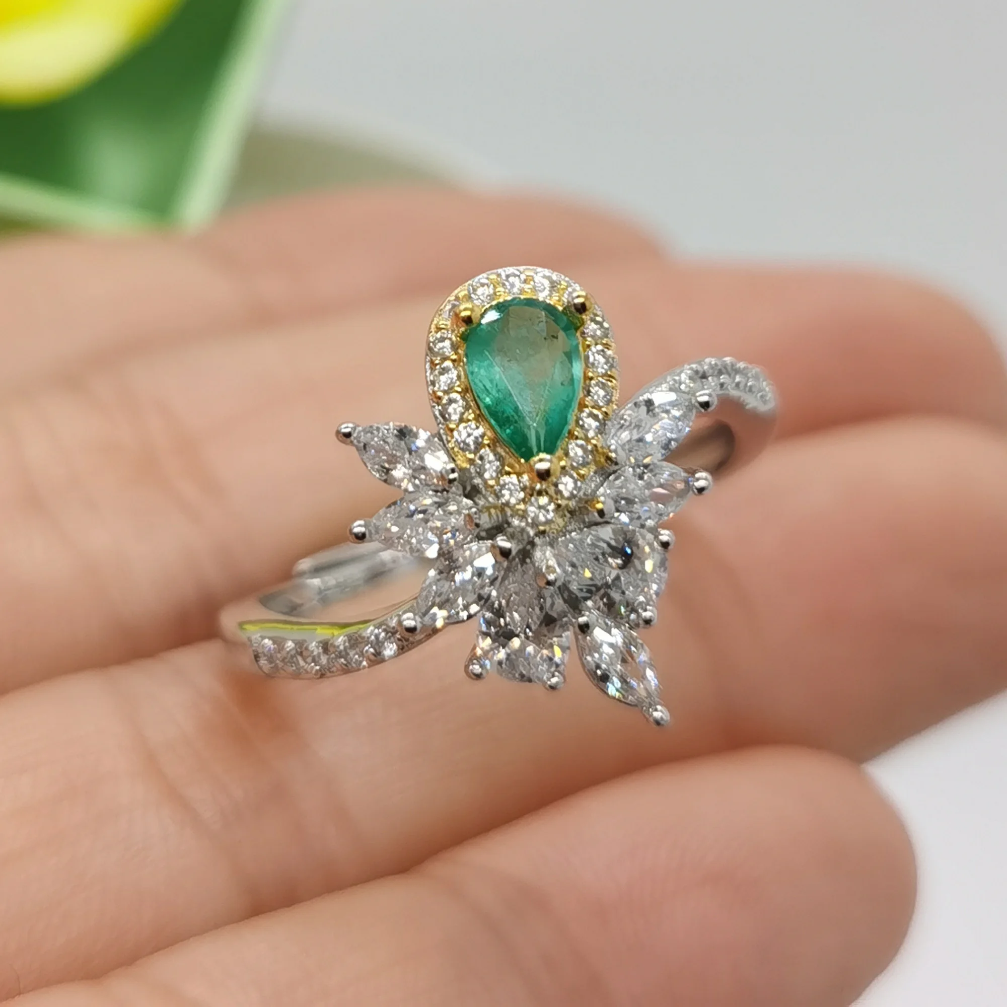 Dazzling Emerald Ring for Office Woman 4mm*6mm Pear Cut Natural Emerald Silver Ring 18K Gold Plating Gemstone Jewelry