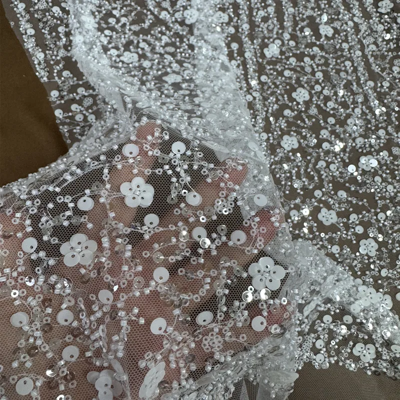 Proste srebrne cekiny, paski z koralików, paski z gałęzi drzew, koronka, haft, DIY, suknia ślubna, odzież, koronka, włóczka.