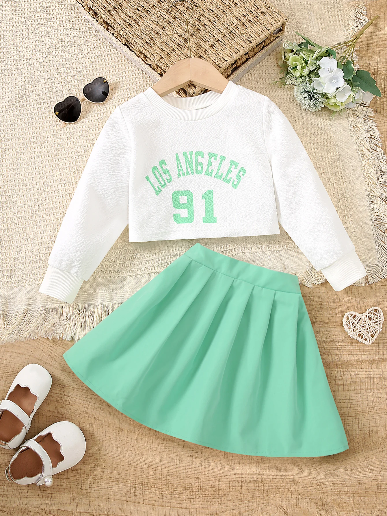 

Girls Two-Piece Short Long-Sleeved Top and Skirt Sporty Sweet Style