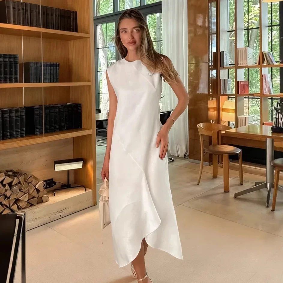 

2026 Spring Summer Temperament Elegant White Round Neck Strapless Dress Design Sense A Line Skirt Womens Outfit