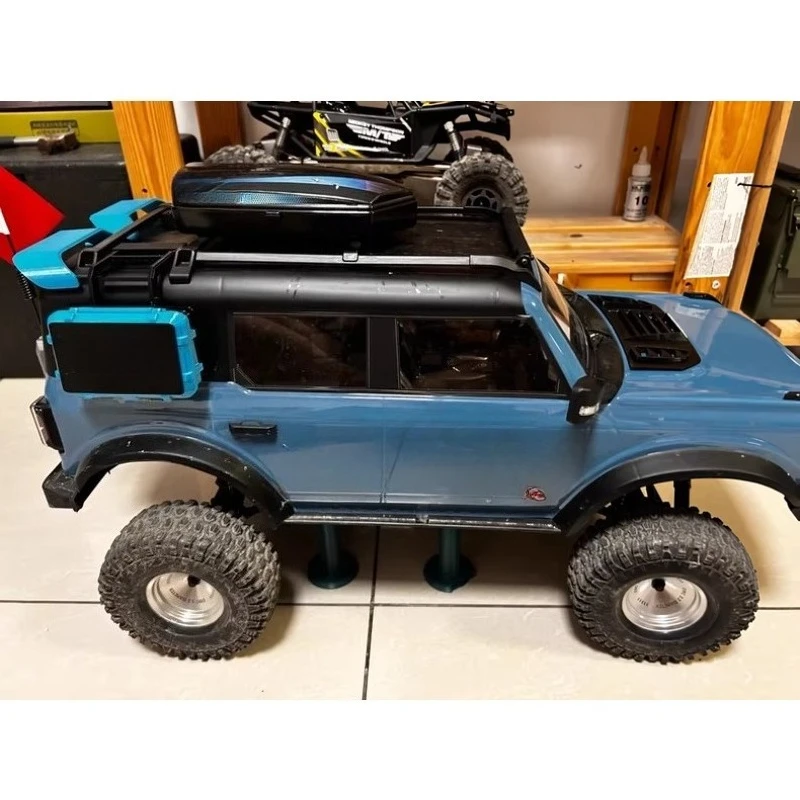 

YK4083 1/8 Scale RC Rock Crawler with Side-Mounted Backpack and Side Ladder Decorative Accessories Non-Destructive Installation