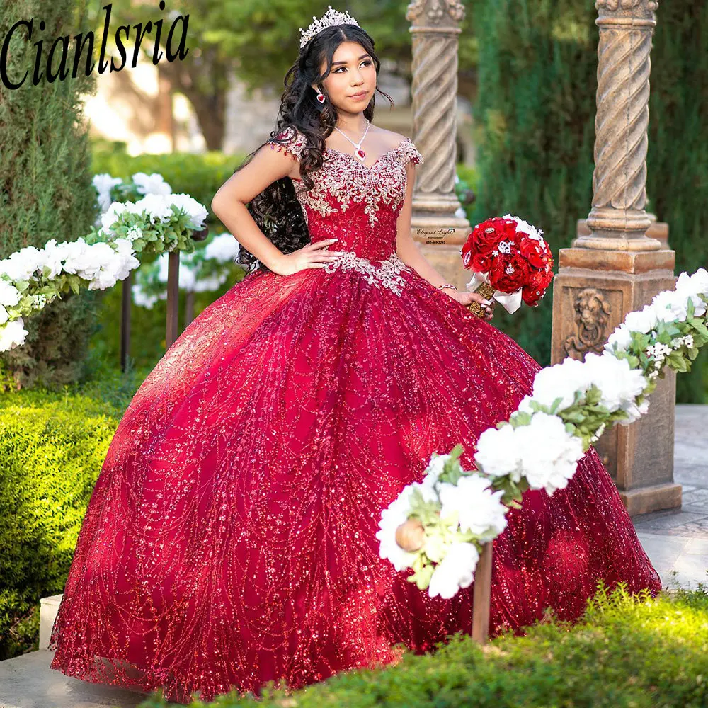 Vestido De quinceañera con lentejuelas y hombros descubiertos, traje De baile De cristal rojo con apliques dorados, corsé De encaje, 15 Años