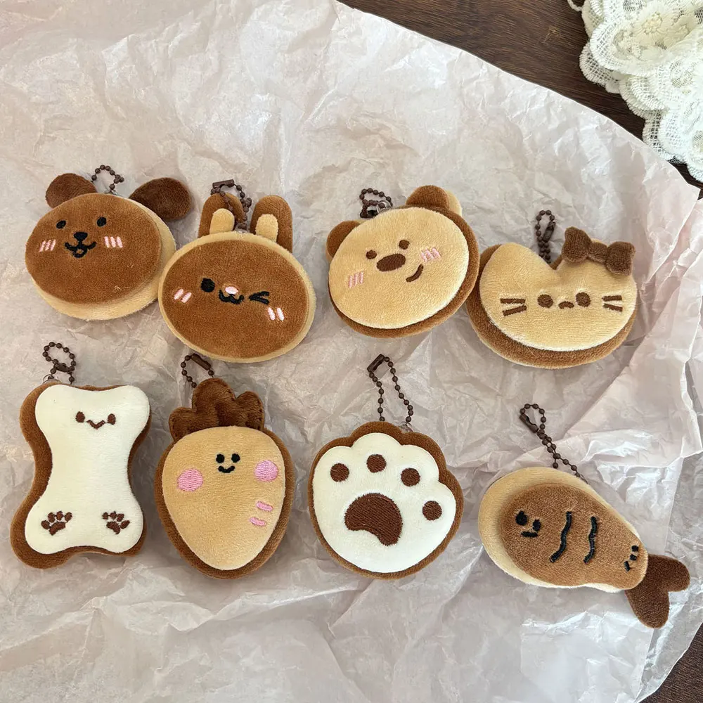 New Fun Coffee-Colored Realistic Fish Bone Cat Paw Keychain, Super Soft Embroidered Small Animal Pendant, Gift for Best Friend