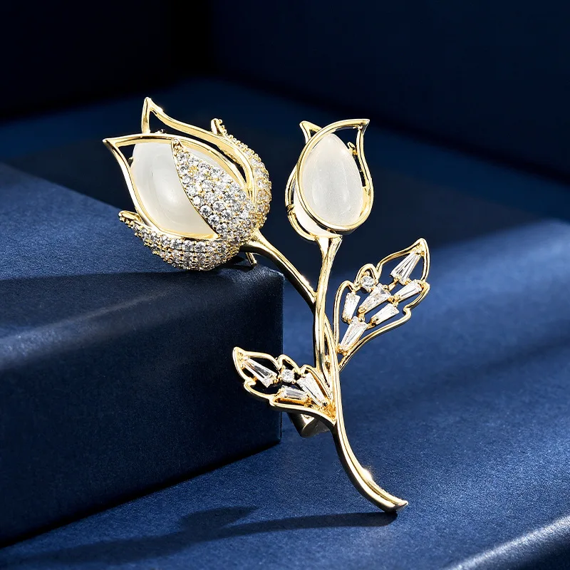 

Romantic Rose Brooch Light Luxury Inlaid Zircon Elegant Design Corsage Clothing Accessories Pin High-end Holiday Gifts for Women