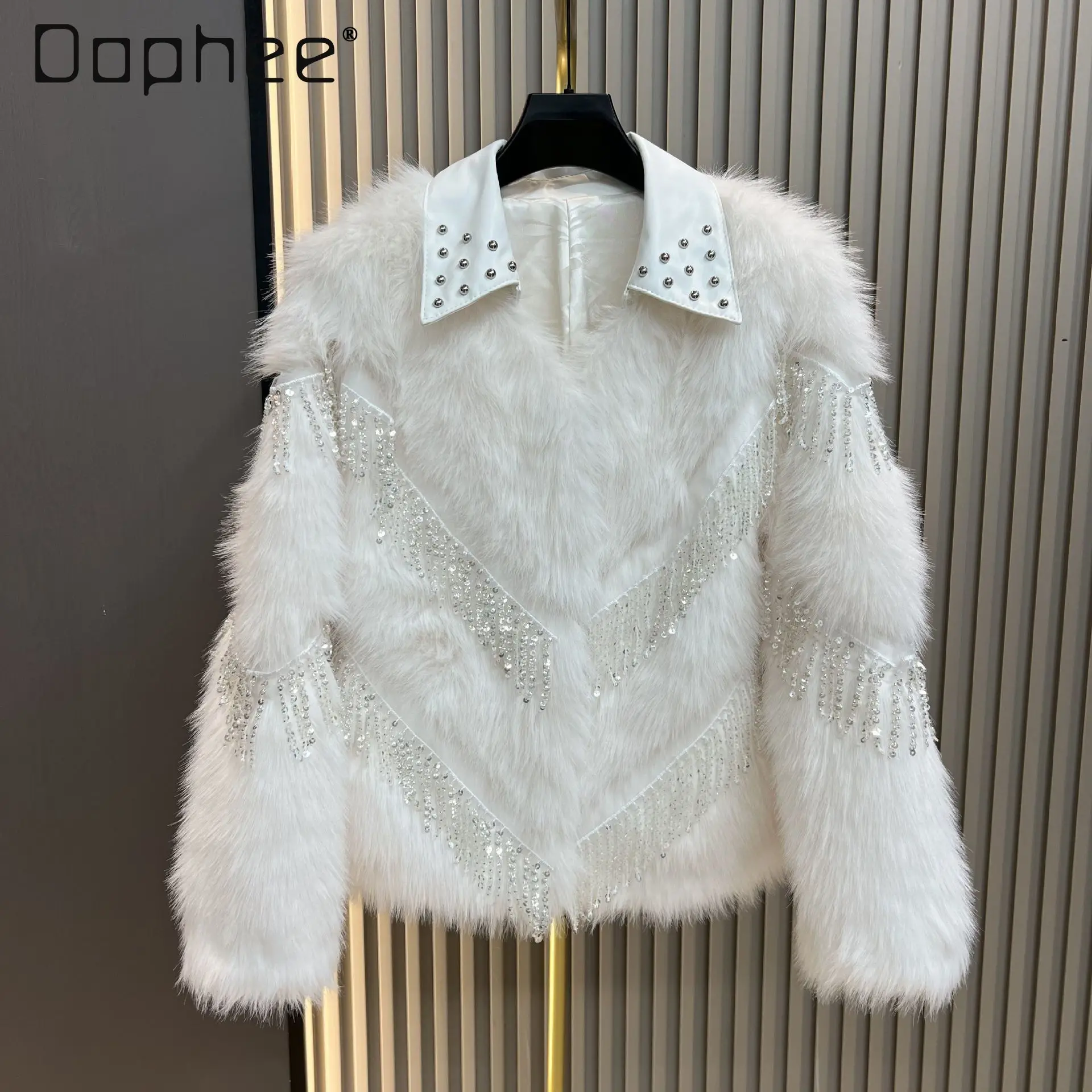 

2025 Winter New Faux Fox Fur Coat for Women Fashionable High-End Elegant Luxury Design Tassel Faux Fur Top Turn-Down Collar