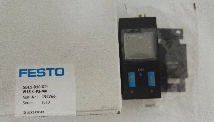 

FESTO FESTO pressure sensor SDE1-D10-G2-W18-C-P2-M8 192766