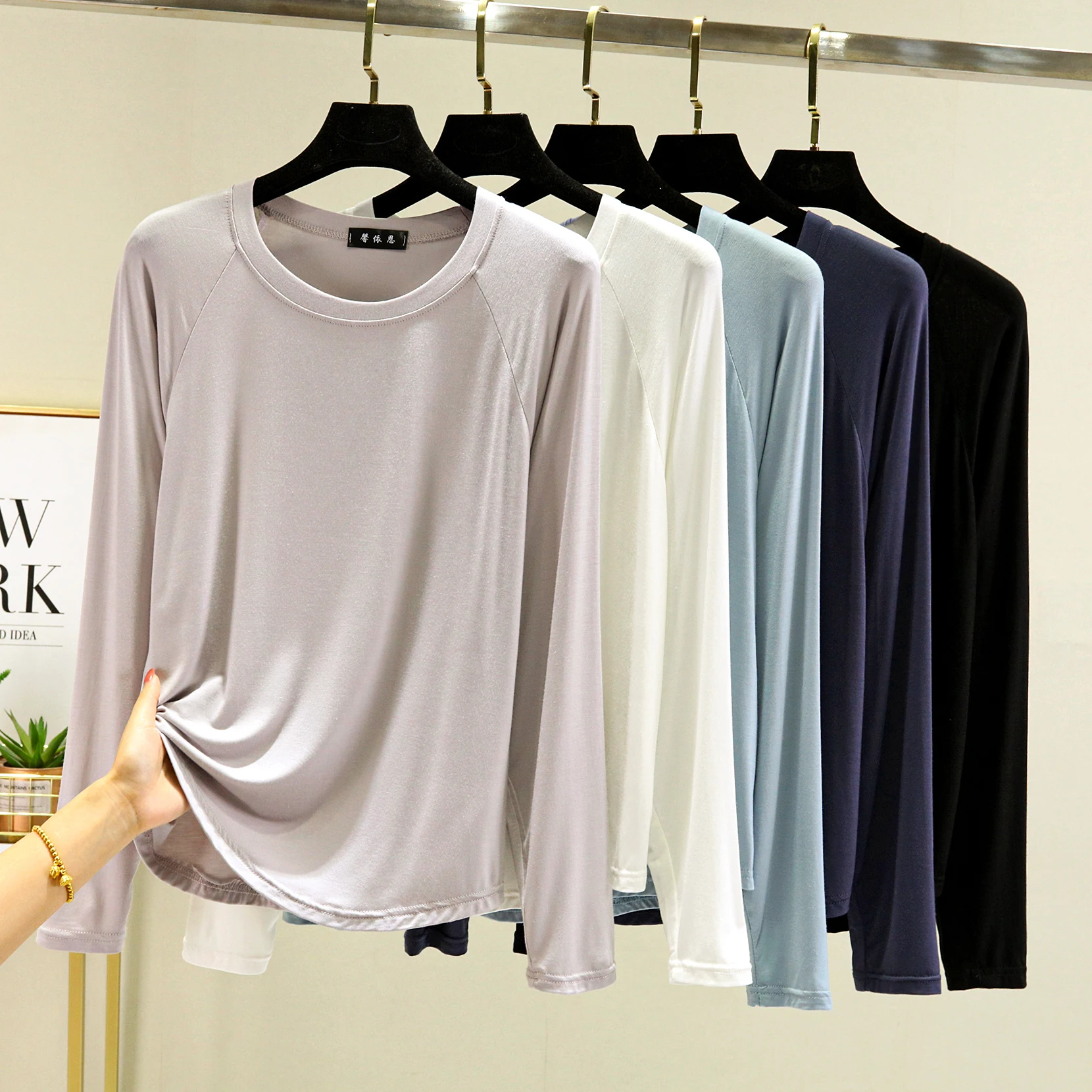 تي شيرت نسائي Mod Long Sve بقصة ضيقة مستديرة Ne Thin Top بالإضافة إلى حجم قاعدة ألوان فضفاضة ومتعددة الاستخدامات irt